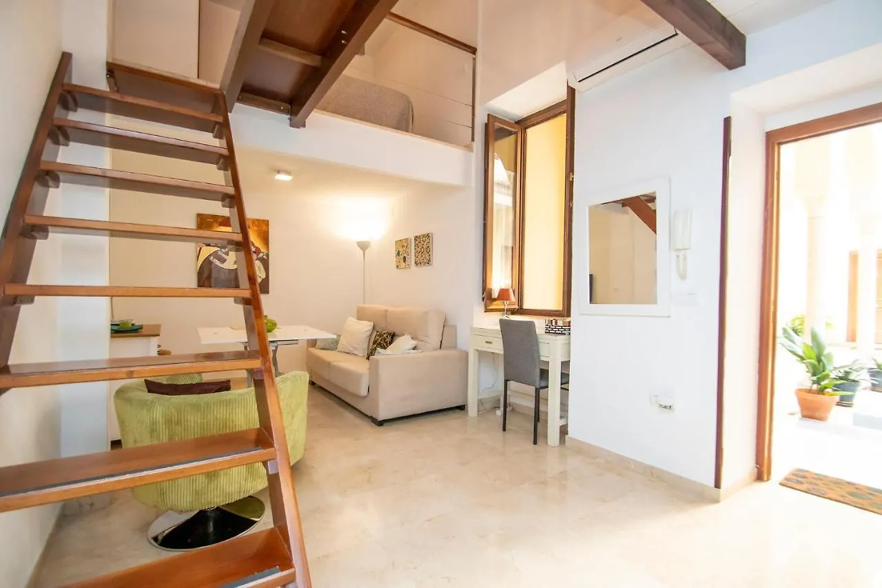 LOFT NUEVO Y CON ENCANTO a TRES MNT CATEDRAL AA WIFI Apartamento Sevilla
